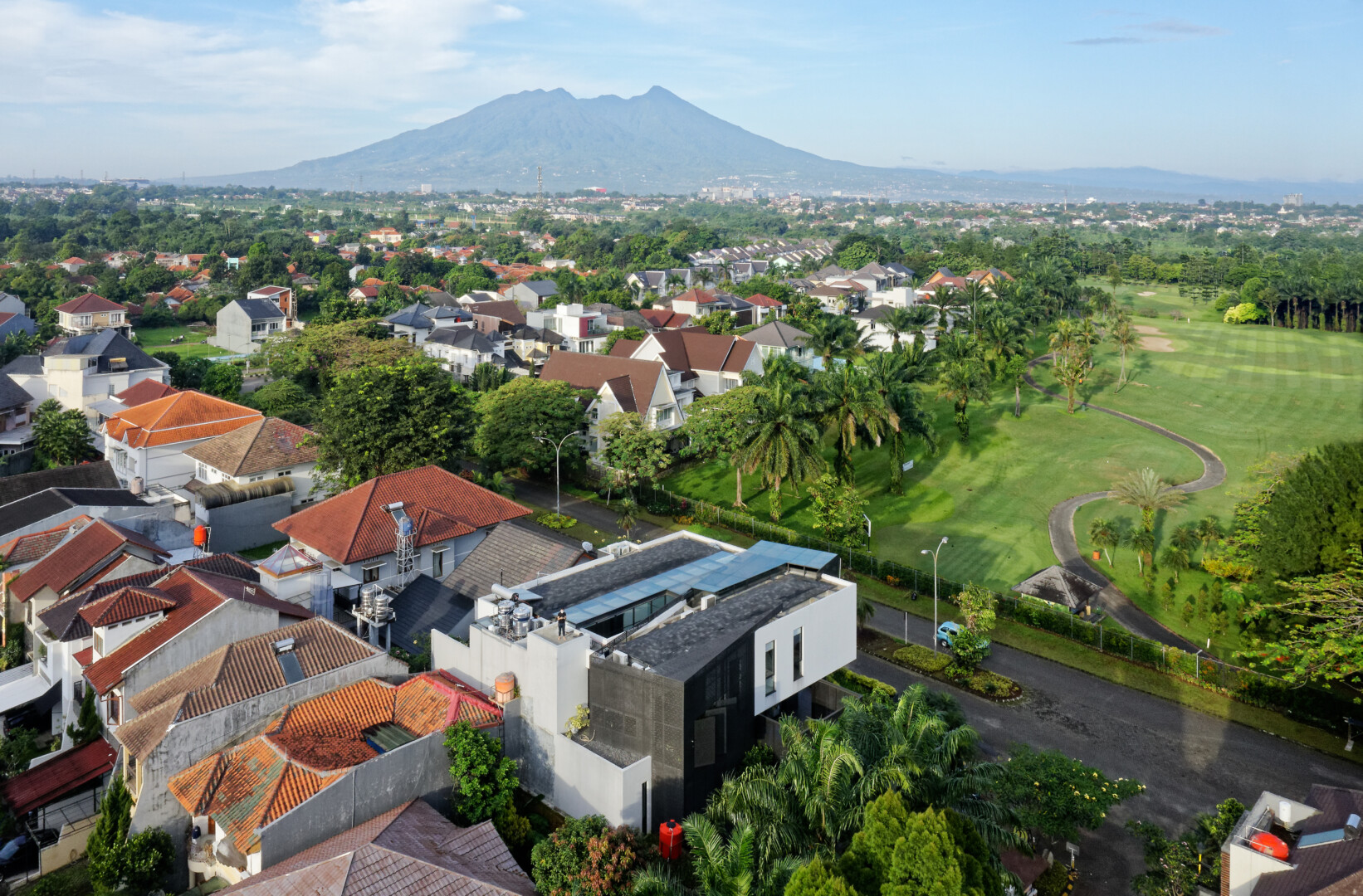 GOLFFN HOUSE - Image 19