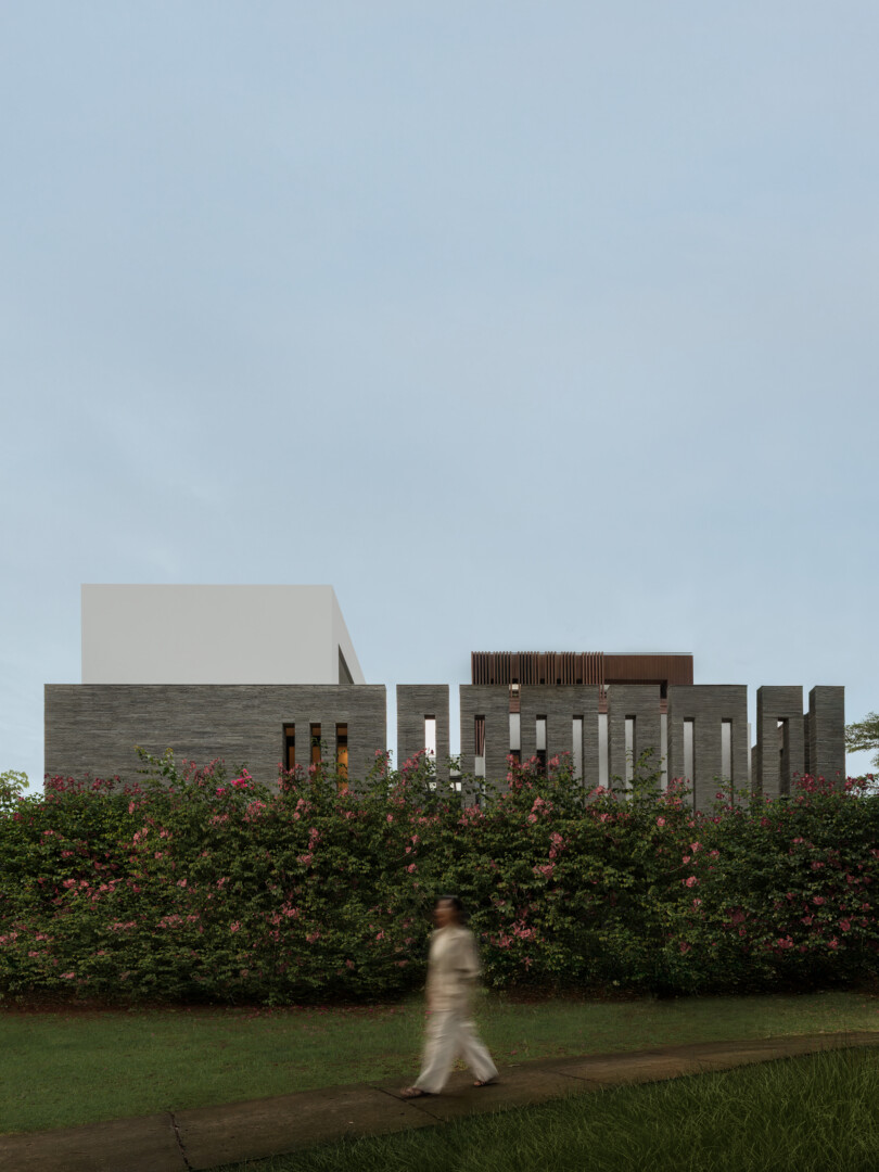 WOOBLIQUE MANSION - Image 2